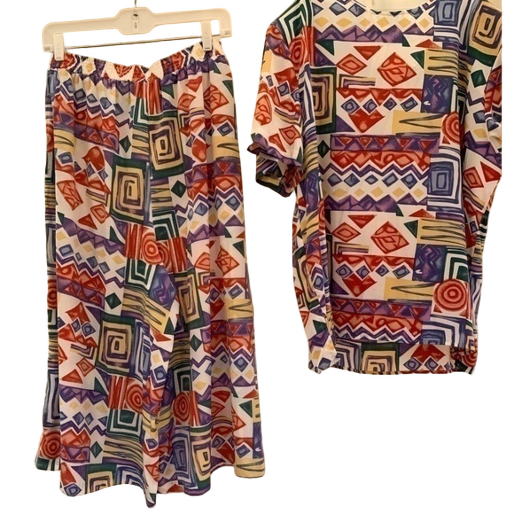 33 Dover St. Abstract print top with matching capris (free) with top purchase. - Picture 5 of 7